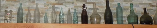 старинные бутылки на полке.uvlecheniehobby.com.jpg